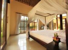 ESCORT VACATIONS